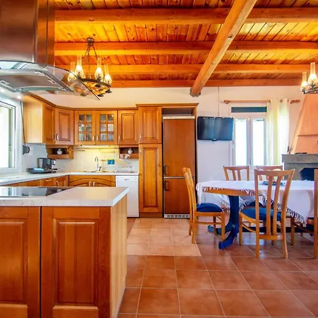 Wave&sea Split-level Villa Kypseli